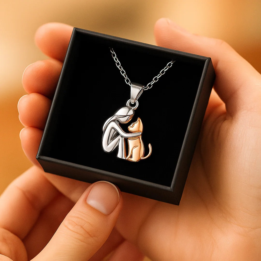 Lucky necklace with cat motif