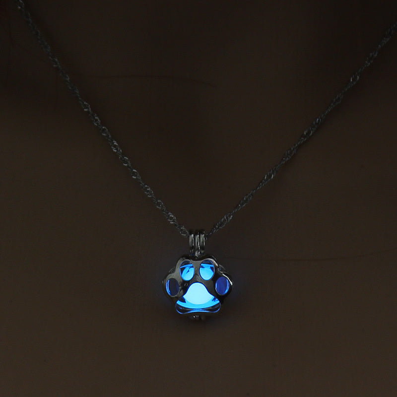 Glowing Paw Chain – Animal Pendant with Night Light Effect