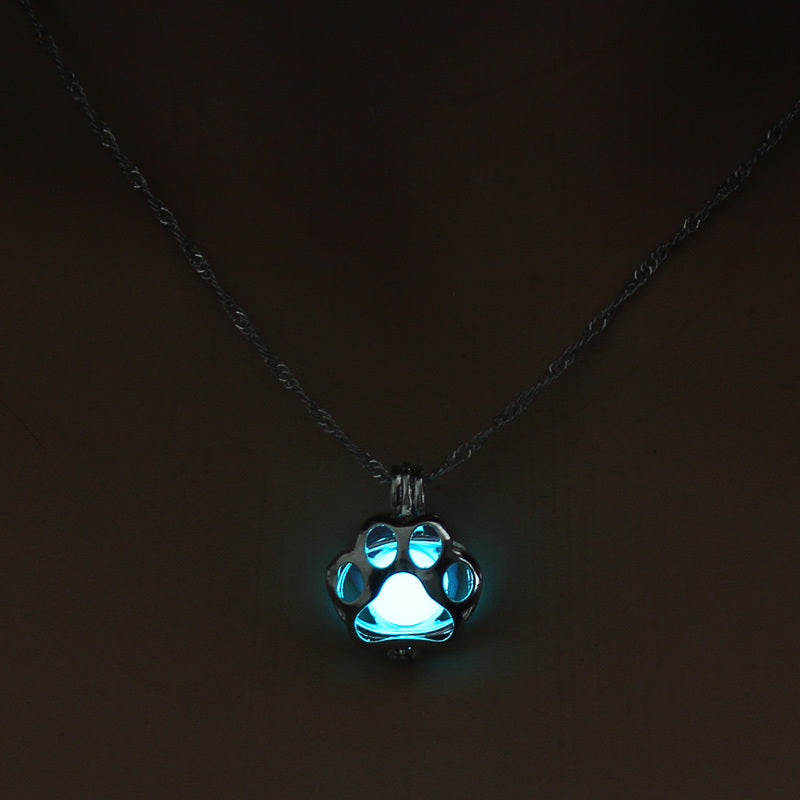 Glowing Paw Chain – Animal Pendant with Night Light Effect