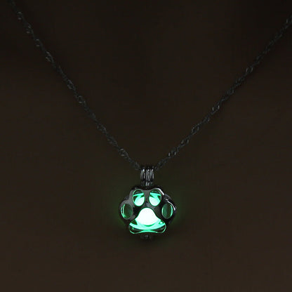 Glowing Paw Chain – Animal Pendant with Night Light Effect