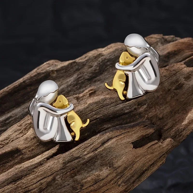 Sweet two-tone hugging earrings in silver and gold