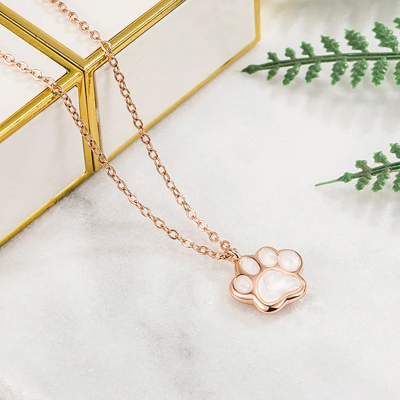 Necklace with Paw Print Pendant – Symbolic Animal Jewellery for Women