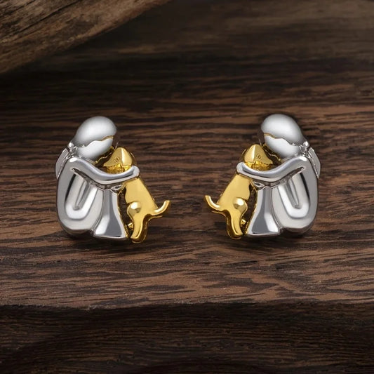 Sweet two-tone hugging earrings in silver and gold